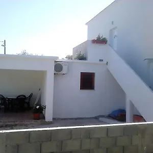 Emily , Nin Horvátország