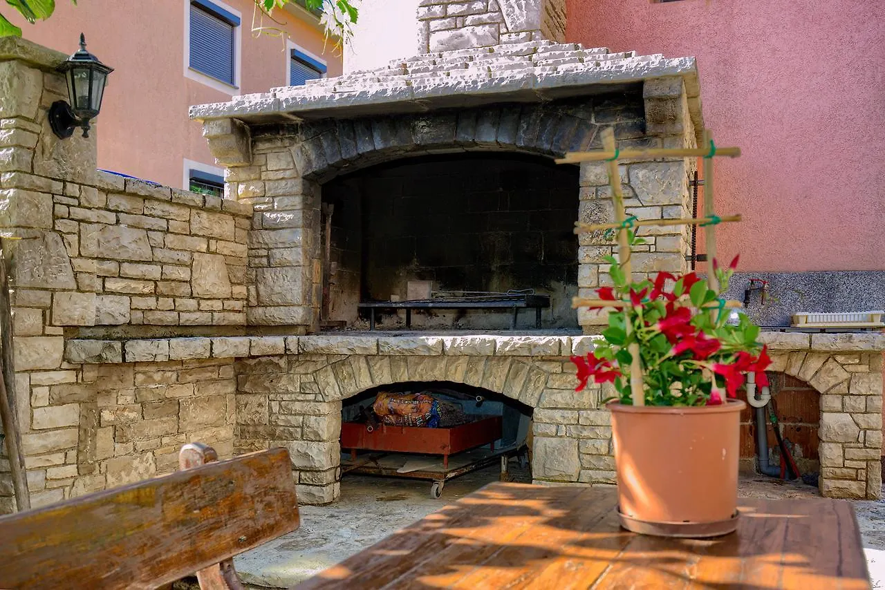 Apartment Mikulic Pula Croacia